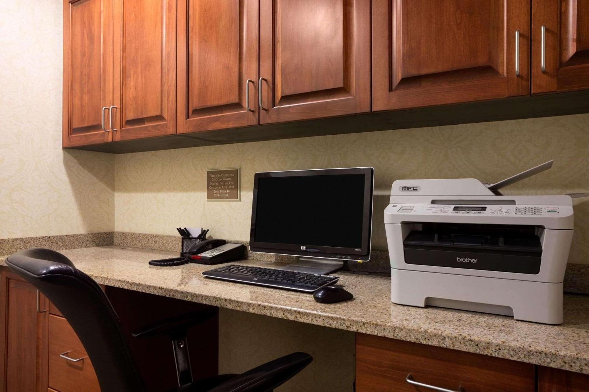 Country Inn & Suites By Radisson, Washington At Meadowlands, Pa Екстериор снимка