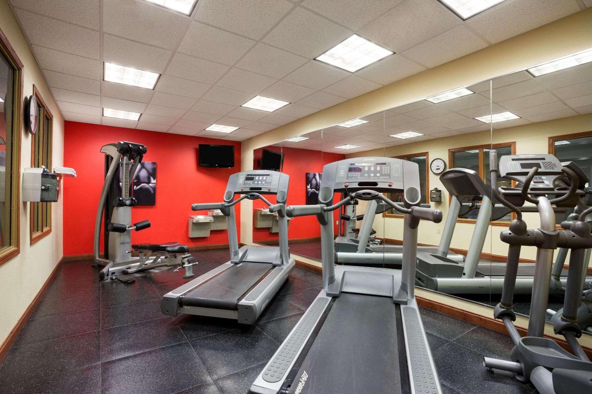 Country Inn & Suites By Radisson, Washington At Meadowlands, Pa Екстериор снимка